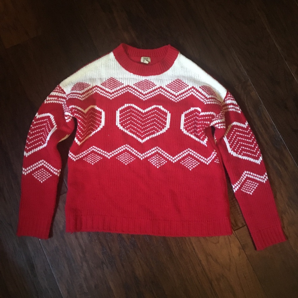 True craft Christmas sweater w/ hearts